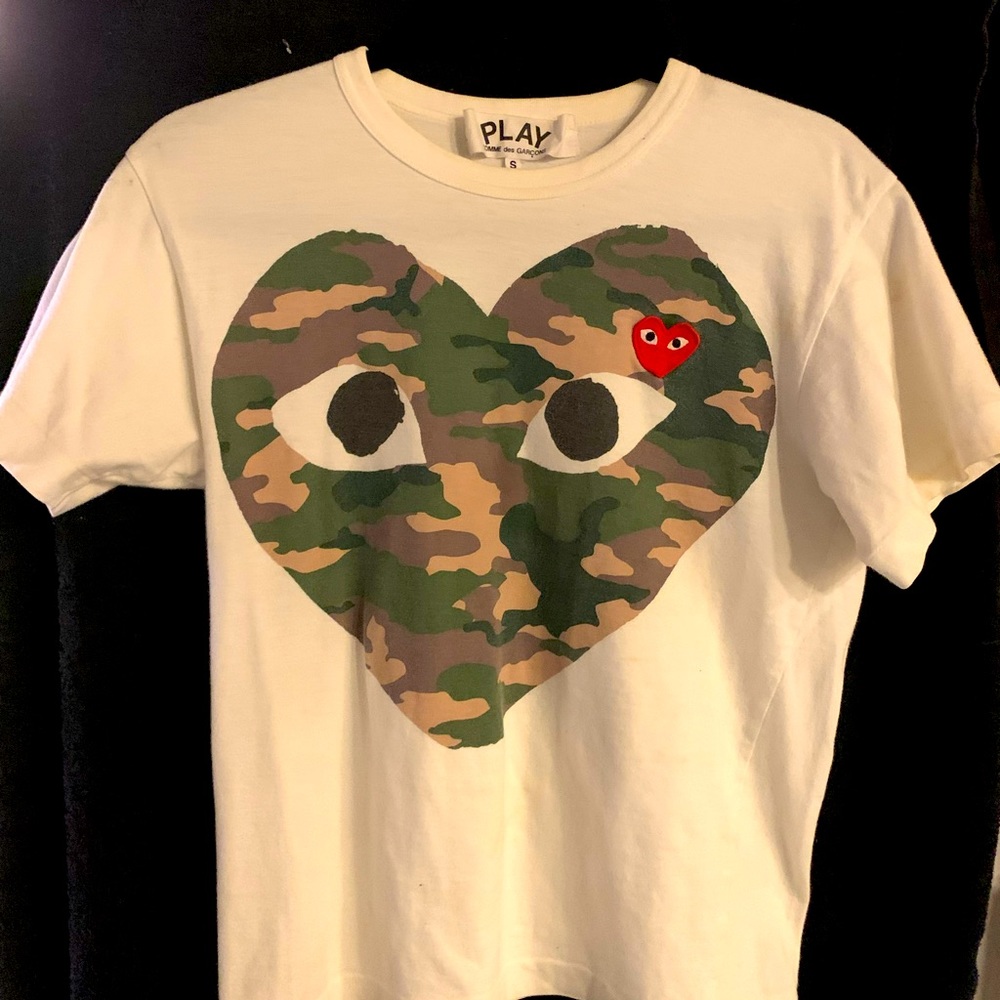 Tee w camo heart